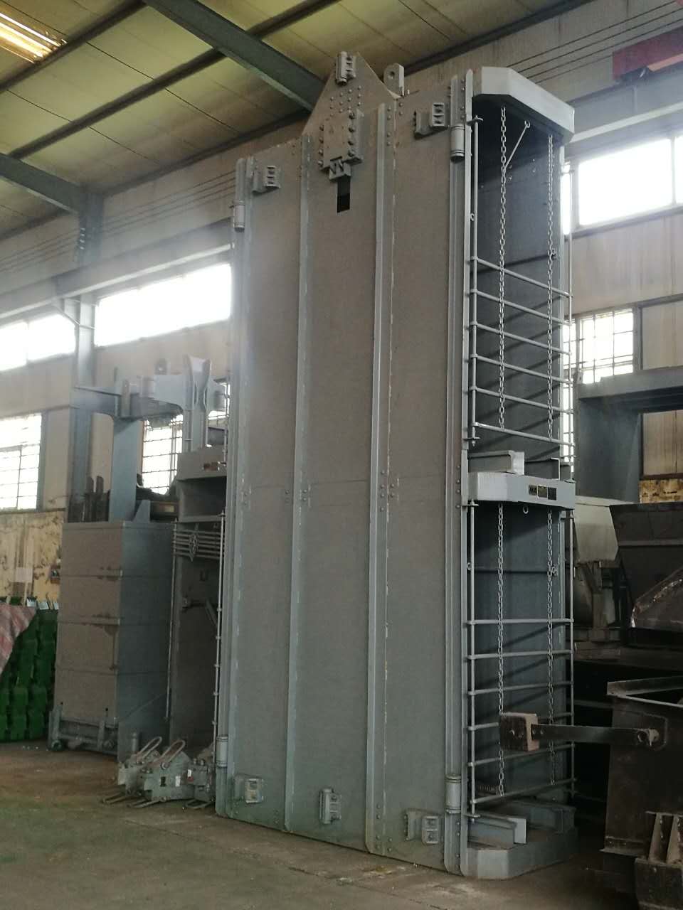 雙層防墜罐籠(鋼軌罐道-鋼絲繩罐道)